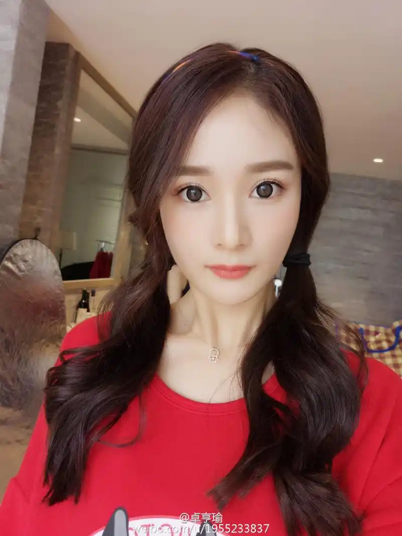 三生三世十里桃花杨幂替身卓亨瑜海量私照曝光 两人傻傻分不清楚(2)