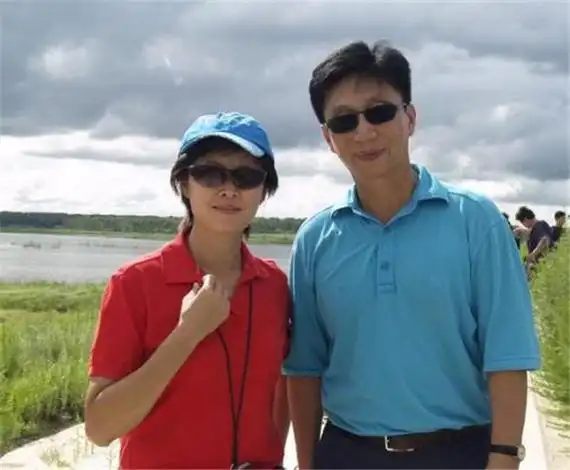 女主持人王宁结婚了吗老公是谁 央视女主持人王宁哪里人简历照片