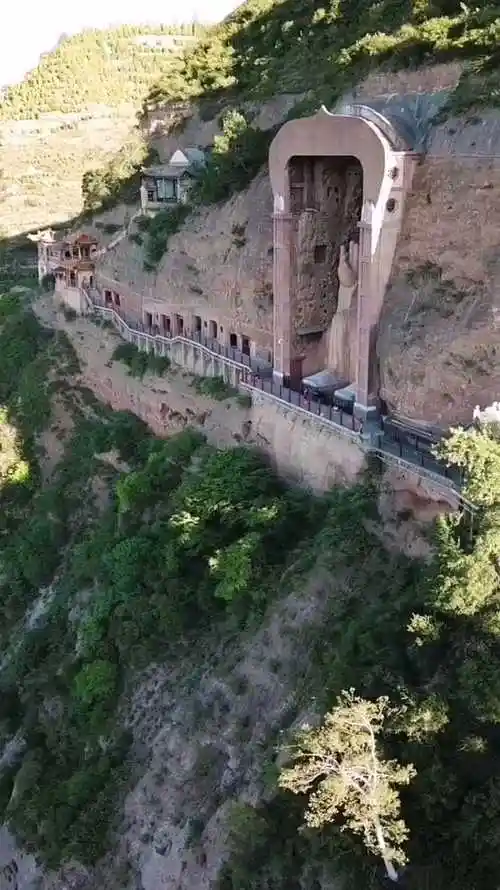 甘谷大象山石窟罕见中西合璧佛像大气磅礴