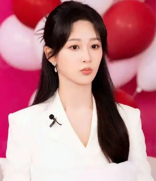 杨紫更美了,和瘦没关系!_刘海高_八字_自然