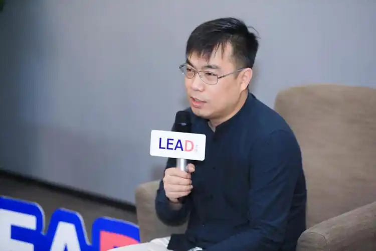 优胜教育董事长陈昊发表演讲