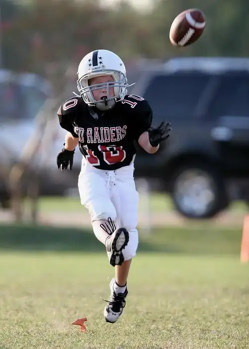 美式橄榄球之青少年图片户外运动比赛现场橄榄球青少年美式橄榄球