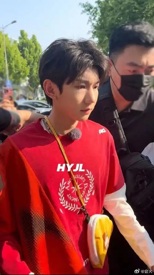 王源近距离生图