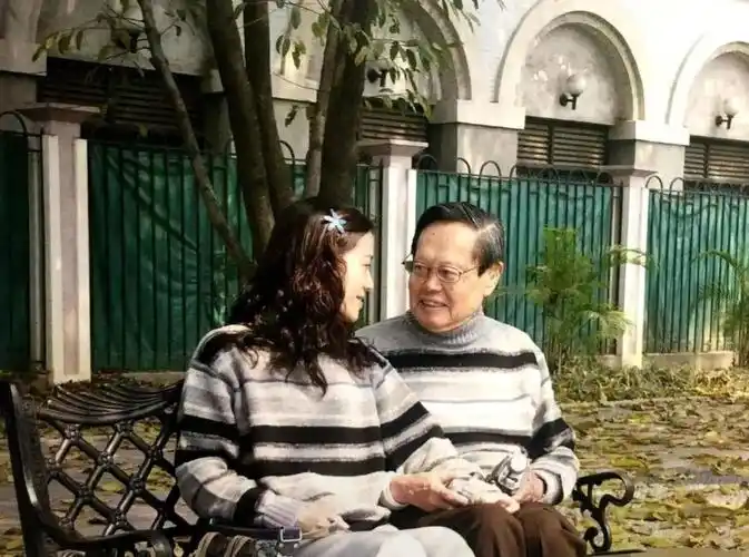 28岁翁帆嫁给82岁杨振宁后她们这15年都经历了什么