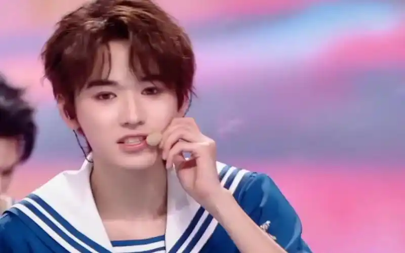 【宋亚轩】四周年演唱会《渐暖 背对地球奔跑》—轩轩cut