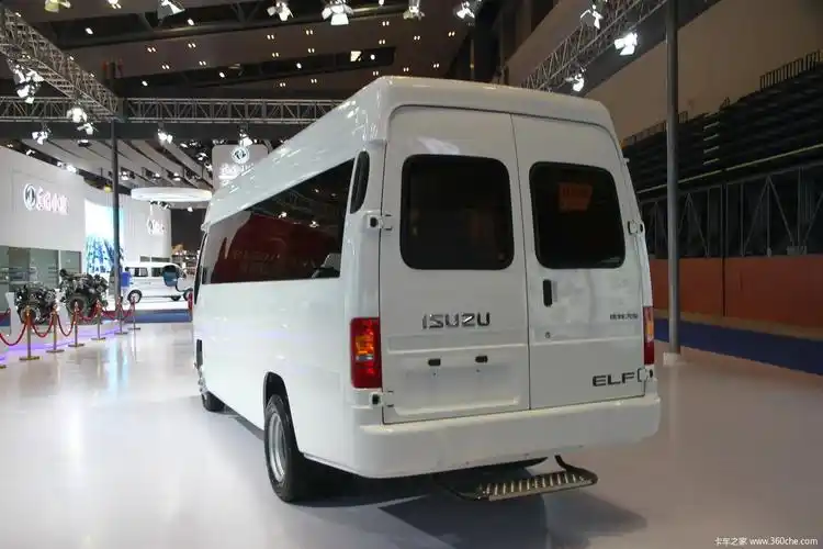 重庆车展:庆铃 五十铃100p 都市物流车