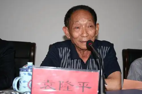 中国工程院院士袁隆平与网友共话"超级水稻梦"