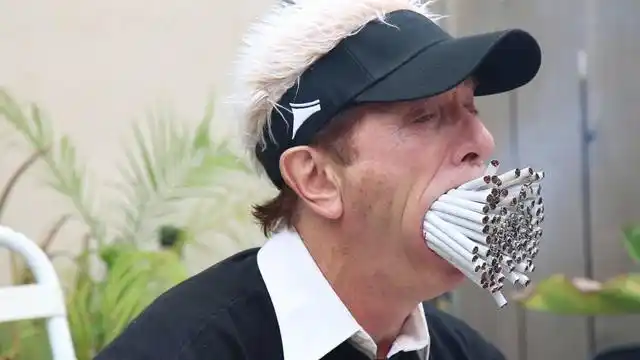 世界上最大的嘴巴,一口吸159根烟,网友:肺受得了吗?