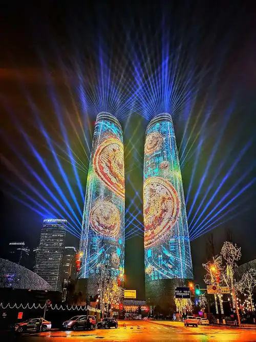 成都双子塔灯光秀