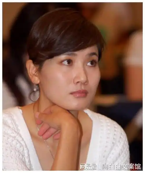 离婚后只字不提前夫侯勇,与女儿患难与共,现在45岁如冻龄少女|沈蓉