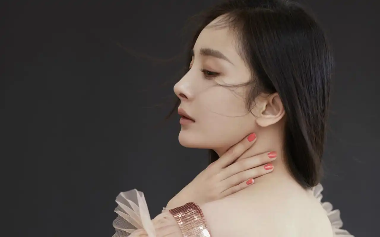 杨幂酷美性感高清桌面壁纸