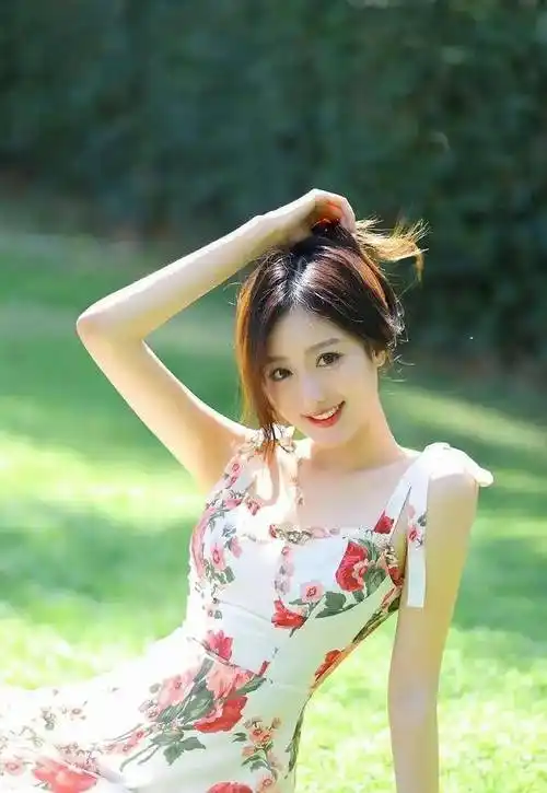 原创初夏拍唯美清新人像女摄影师给你3个服装建议拍出优雅气质