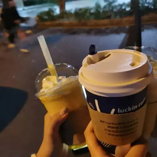 快乐和幸福就定格在此时一起倒数计时一起放烟花一起喝喜欢喝的奶茶一