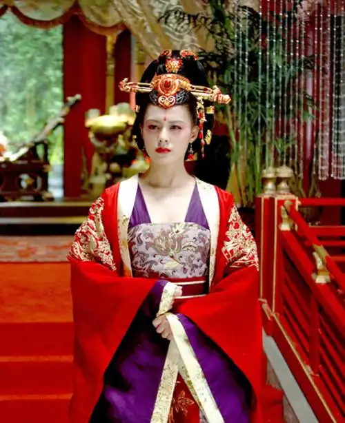 新浪娱乐讯《武媚娘传奇》遭修改变成"武大头传奇",服饰看不全是否不