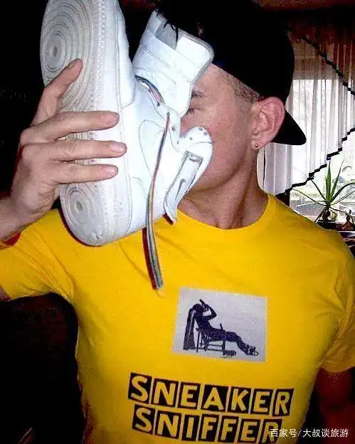 为什么很多鞋头喜欢闻自己的臭球鞋?