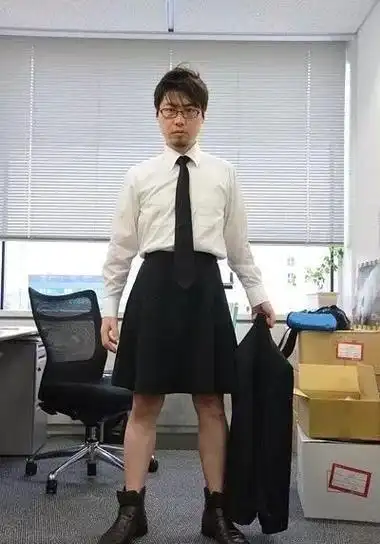 日本校服大改革男生能穿裙子女生可以选裤子果然女装大佬要从娃娃抓起