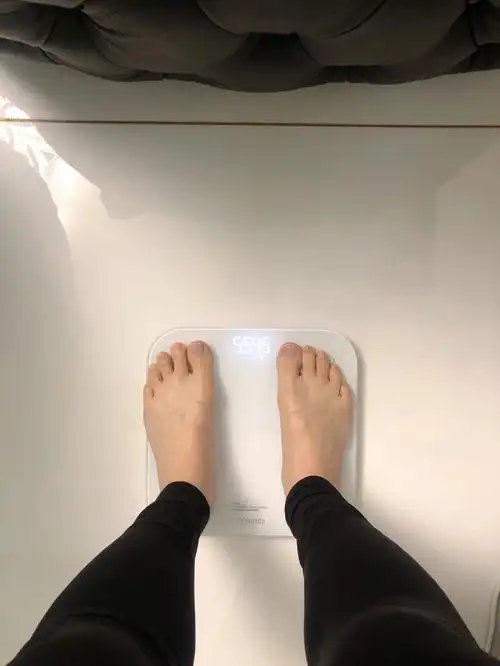 每天都是吃了早饭称体重的昨天练了普拉提100臀部训练,要了老命了今天