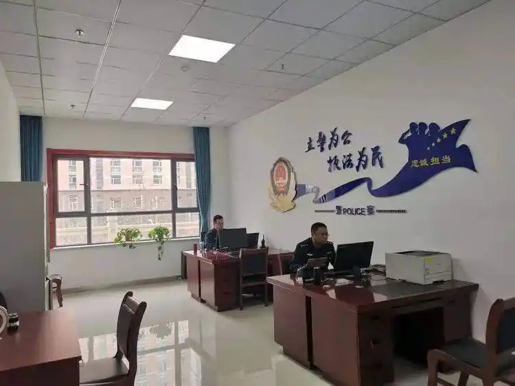 专题展板等,构建了派出所院内院外,楼梯过道,室内室外为一体的警营