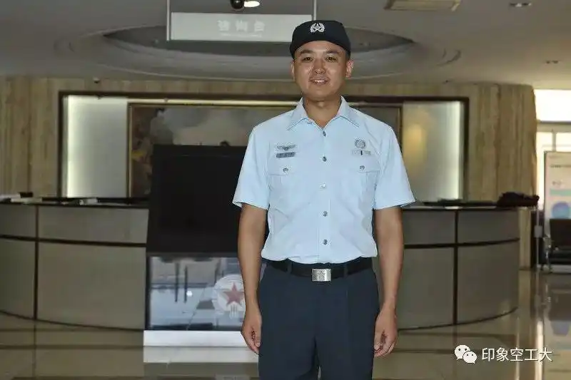 先睹为快!首批现役干部转改文职换装