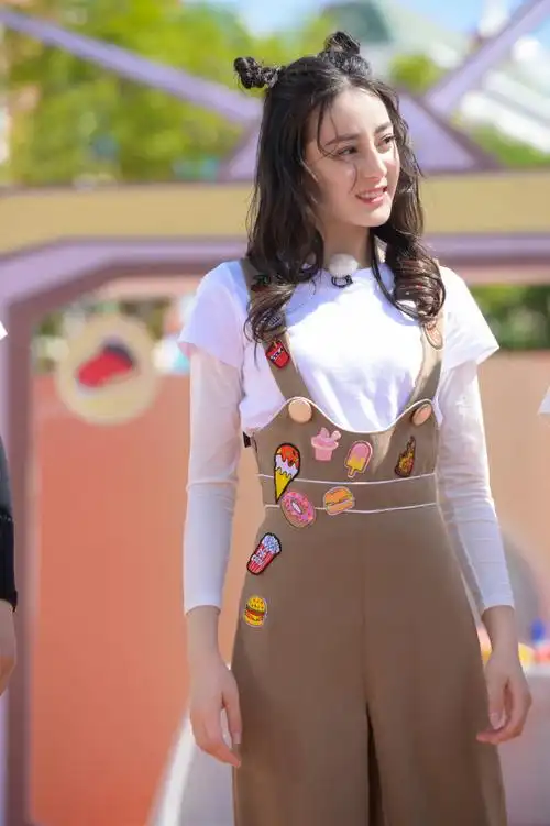 和迪丽热巴赏月过中秋##迪丽热巴奔跑吧##奔跑吧迪丽热巴