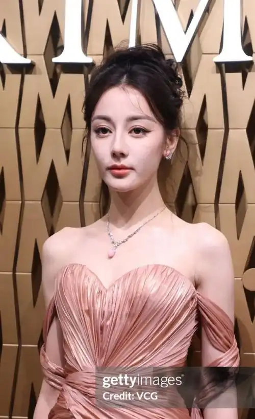 迪丽热巴的生图 这也太生了吧