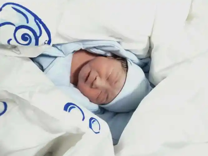 宝宝第一天出生