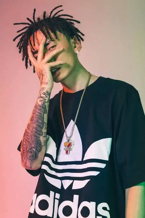 说唱被广为人知的同时,纹身等小众亚文化再次被带入了大众的视线.