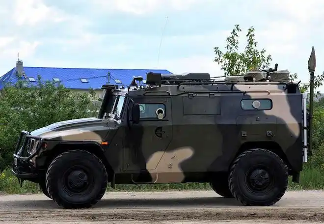 美国悍马装甲车俄罗斯虎式装甲车谁是真正的越野之王