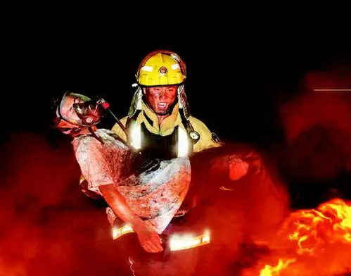 火海救人