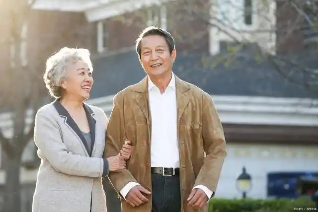 如何与老年父母相处?发展心理学为你解析!