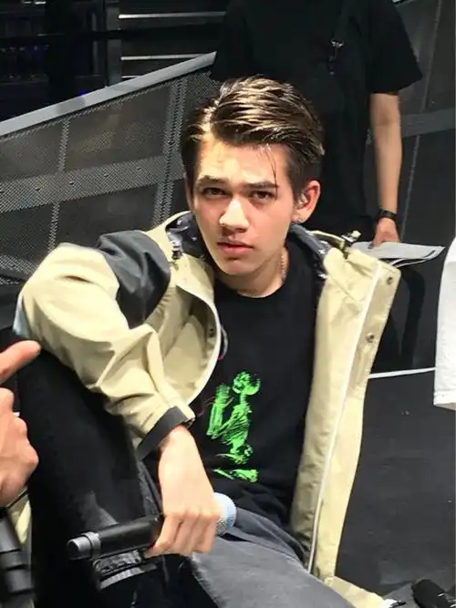 四人单独照片#intersection  #米卡  #庆怜  #和马  #青山威廉笔记