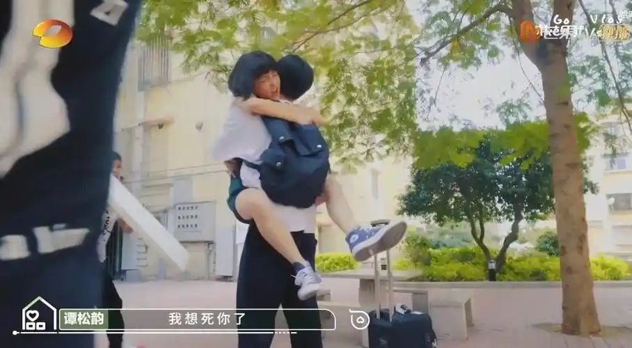 花絮今天又是羡慕谭松韵的一天,好想问问姐姐盘在帅哥腰上是什么感觉