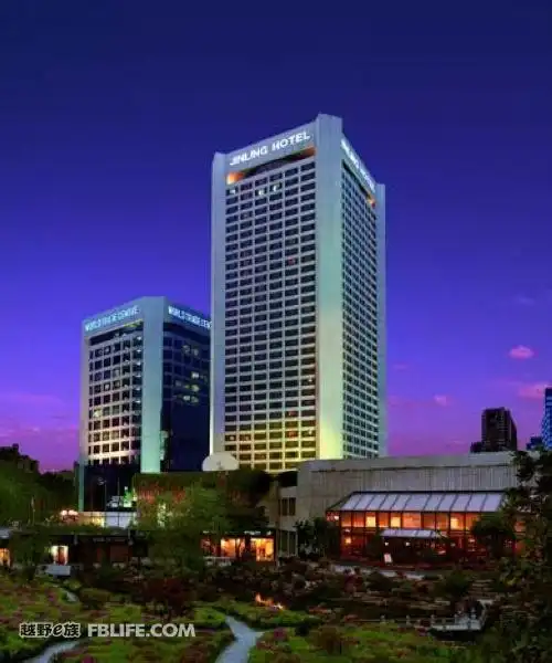 求一张金陵饭店外景图片.