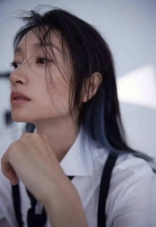 沈佳妮晒幸福,她并不漂亮,却让朱亚文如此钟情,魅力何在?