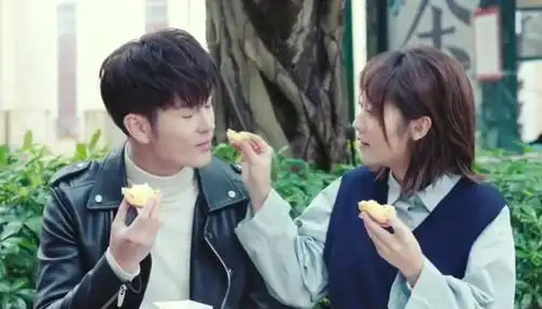 牵手抱抱玩亲亲浪漫星星王嘉邢菲这对cp甜cry了