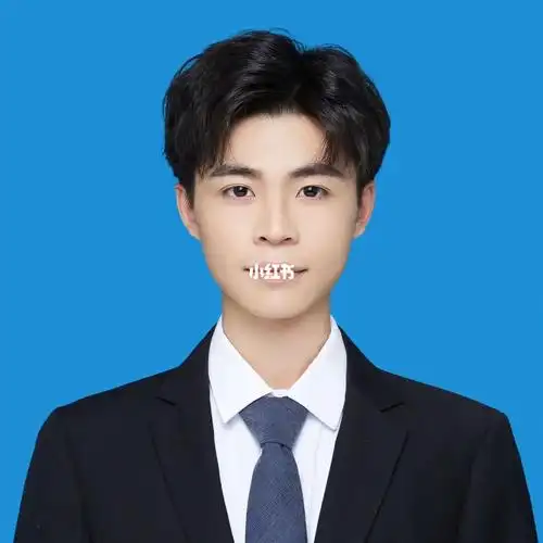 这辈子第一次穿正装居然是在海马体,去年也在海马体拍了一组证件照