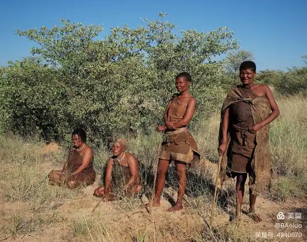 4.13居住杭济小镇,参观布须曼人村落.