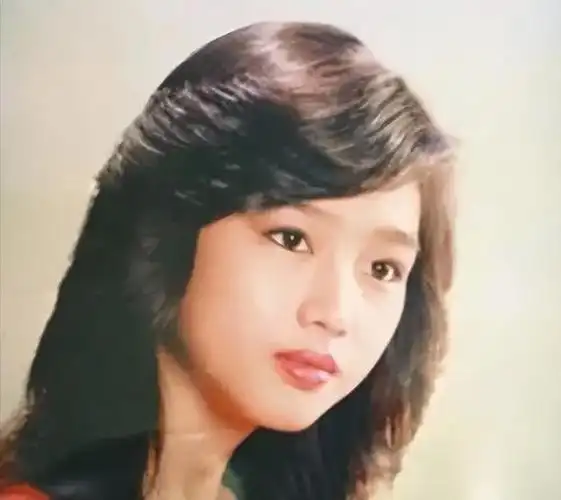 已经74岁的"渣男始祖"谭咏麟,总算为自己的"风流"付出代价