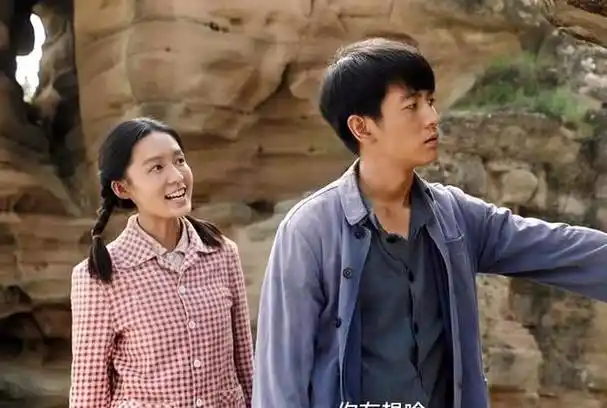 电视剧《人生之路》,改编自路遥中篇小说《人生》,以八十年代的陕北