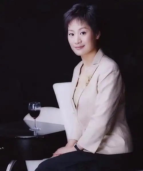 东方卫视知名主播何婕丈夫是林海曾陷入离婚谣言现状如何