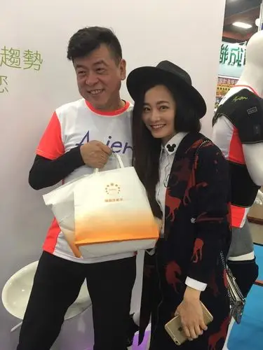 孙德荣却嫌未婚夫"又丑又穷"配不上她,爆料这个人曾追求过她,赵小侨