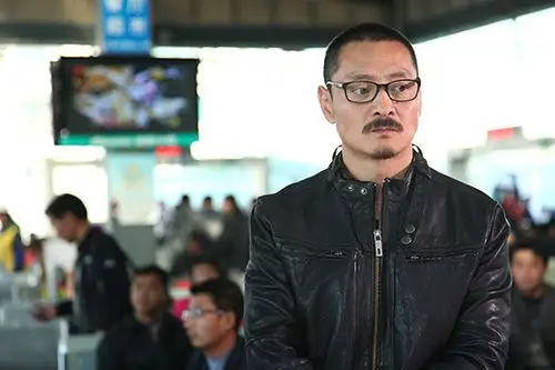 尹铸胜《麻辣女兵》饰演"受气包"汤沐阳