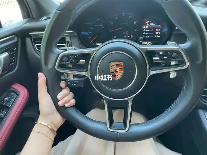 单手打方向盘  #开车如何握方向盘