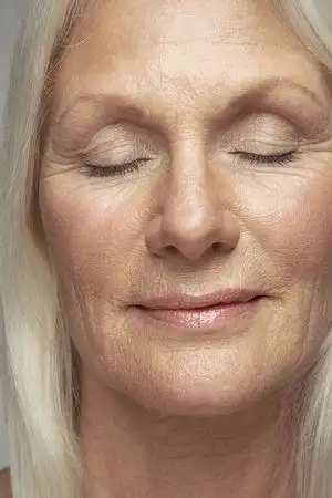 从而也就在面部开始出现皱纹,也可以这样理解一个人随着年龄的增长