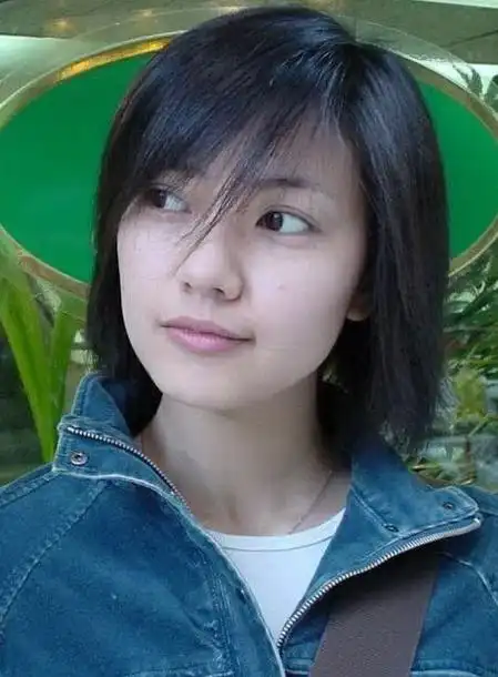 高圆圆小学时的证件照