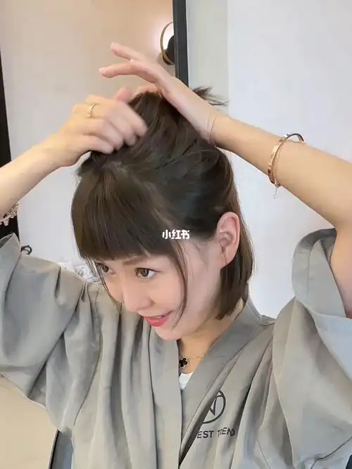 备受青睐的减龄短发～清新自然又随性慵懒的少女感短发对圆脸女生也很