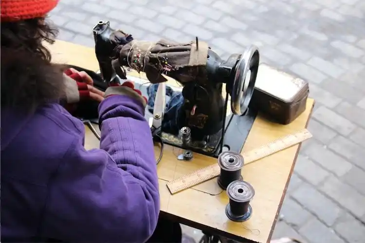 藏匿在一元路上的裁缝店坚守着最初的匠人信仰巴宝莉香奈儿都往这送