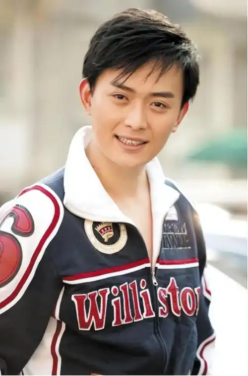 回顾黄海冰不接受前妻丁克二婚娶小12岁娇妻婚后幸福圆满