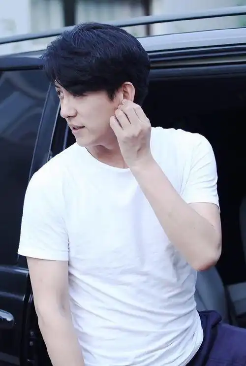 都会发生很明显的变化,没有了年轻时青涩懵懂的气息,只有更多成熟稳重