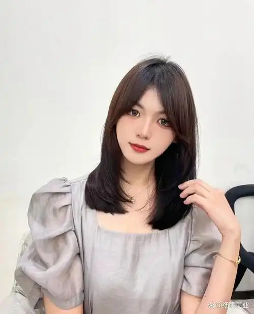 漂亮又有气质的锁骨发发型,是当下必不可少的潮流发型.